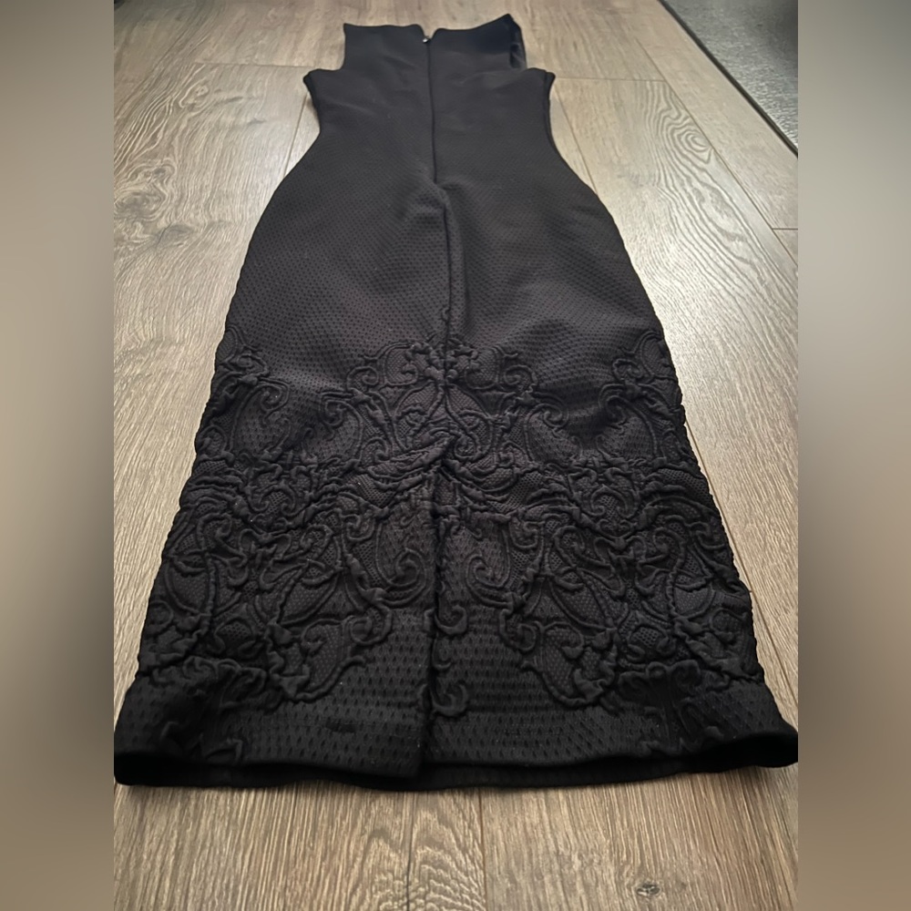 Bebe Embroidered Sleeveless Low V Cocktail Dress in XS - Picture 5 of 7
